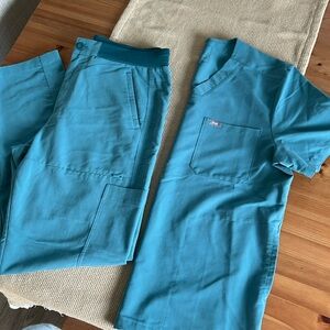 Men’s Figs Scrubs Sage Green L Top, L Tall Bottoms